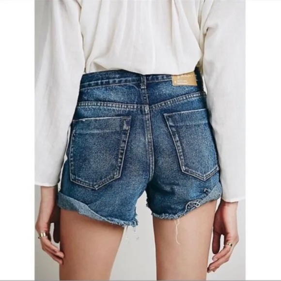 One Teaspoon x Free People Outlaws Denim shorts distressed. Size 24 - Picture 2 of 6